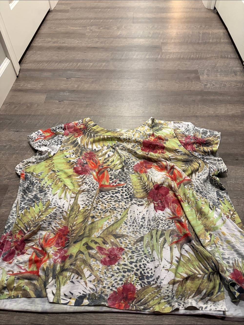 Terra & Sky Tropical Floral Short Sleeve Top - Red & Green